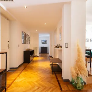 https://moscova-cosy-apartment.italymilanhotels.net